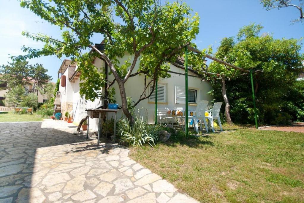 Sunny Grandma'S Garden Apartment Baška Exterior foto